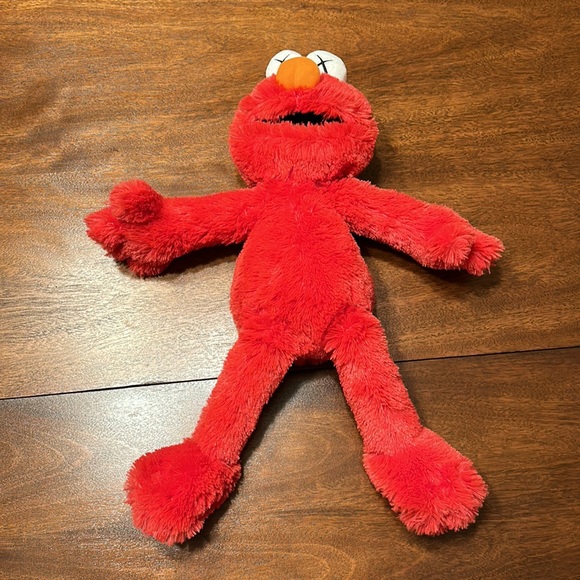 UNIQLO x KAWS - Elmo - Picture 3 of 5